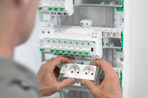 Électricien Nice - installation d'un tableau électrique Schneider par EDP Energy